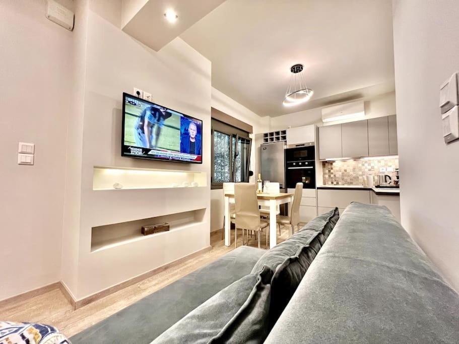 Lovely 1-Bedroom 2 Minutes From Beach أثينا المظهر الخارجي الصورة
