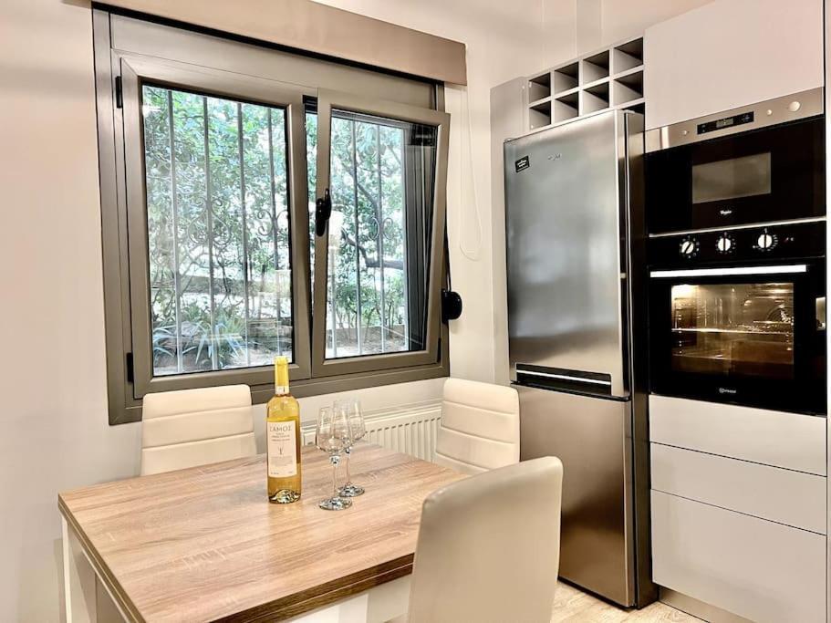 Lovely 1-Bedroom 2 Minutes From Beach أثينا المظهر الخارجي الصورة